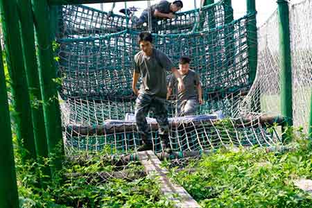 軍事拓展項(xiàng)目百米障礙賽